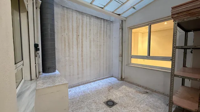 ✨ Piso de 135 m2 en pleno centro de Torrevieja, junto a la Plaza de la Constitución – Amplio, luminoso y con infinitas posibilidades ✨ — 16