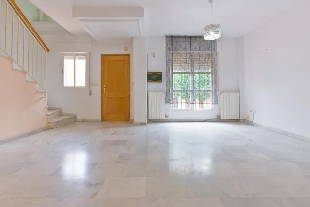 Bonita Casa en Cúllar Vega — 3