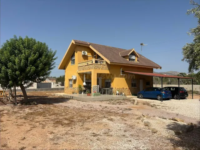 Chalet en Partida del Boch en Crevillente. — 50