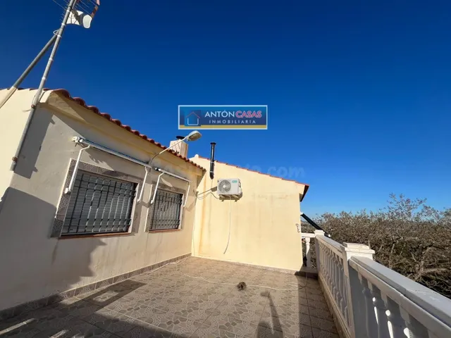 CHALET CON PISCINA, JARDÍN Y 11.900 M2 DE PARCELA EN MONFORT - foto 2