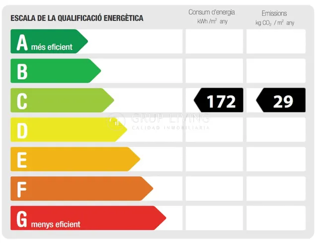 LOCAL ESQUINERO CON ESCAPARATE EN LES CASES NOVES — 9
