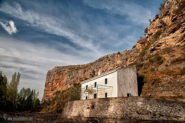 Los Tajos, monumento natural con casa y chiringuito. Finca en Alhama de Granada. — 33
