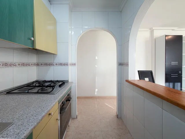 Fantastico atico con amplia terraza y piscina comunitaria, esta semi reformado — 10