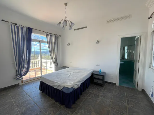 Exclusiva villa en Mijas Golf con vistas a la montaña y piscina privada — 28