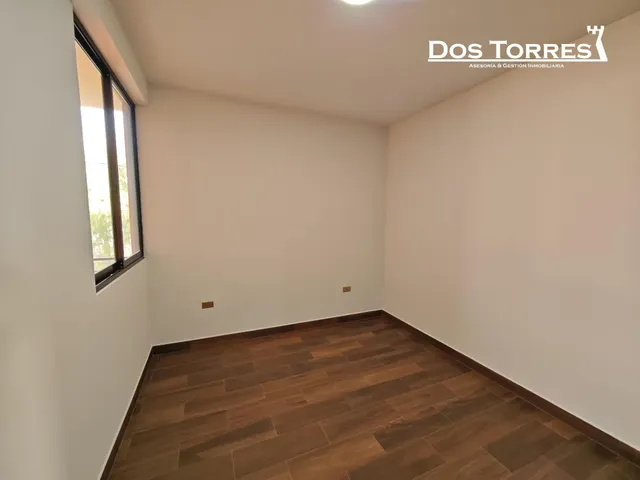 $us.- 129.500 Amplia casa nueva a estrenar, con 4 dormitorios, próximo a 4 esquinas. — 29
