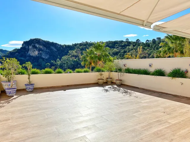 MAGNIFICENT FULLY RENOVATED TOWNHOUSE in the beautiful Benah - foto 5