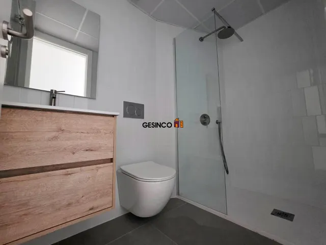 PISO EN TERCERA PLANTA SIN AMUEBLAR MUY CÉNTRICO — 6