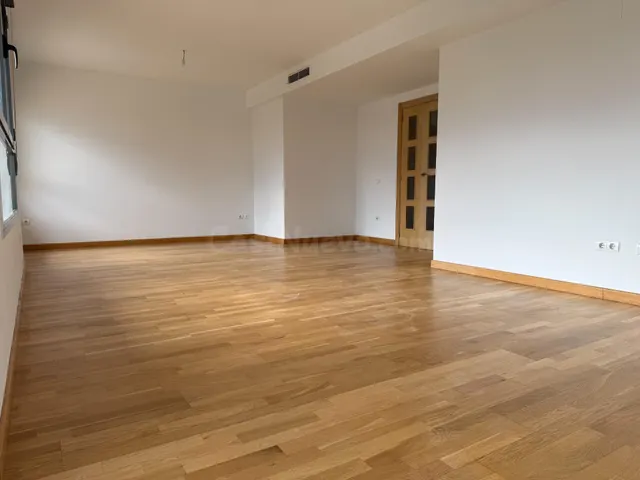 PISO EN VENTA CERCA DE ROIG ARENA - foto 3