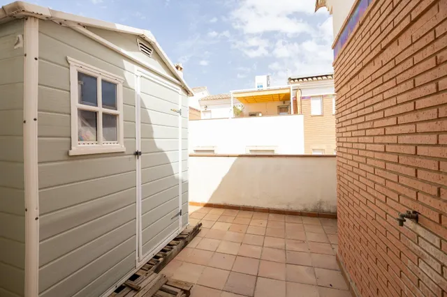 ESPECTACULAR VIVIENDA ADOSADA DE 4 DORMITORIOS CON SÓTANO, TERRAZAS Y PATIO EN GRANADA — 23