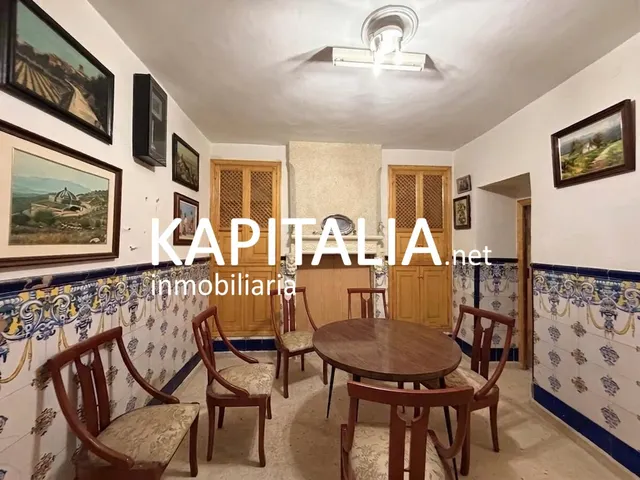 CASA CON PATIO Y GARAJE EN AGRES - foto 3