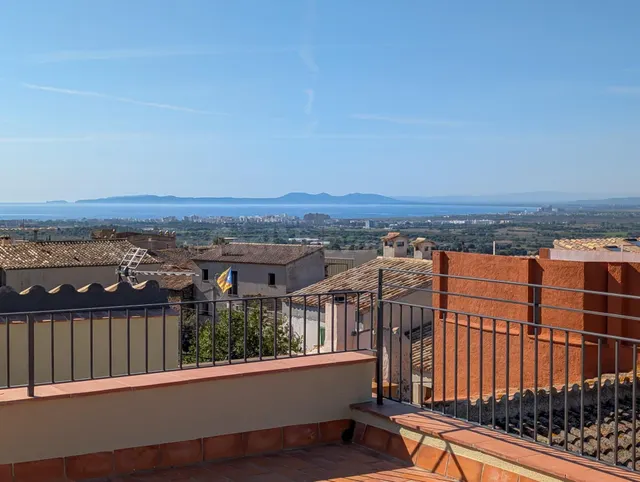 Casa de piedra con vistas panorámicas en Palau-saverdera