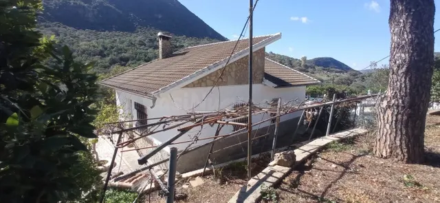 VENTA PARCELA CON CASA Y PISCINA - foto 2