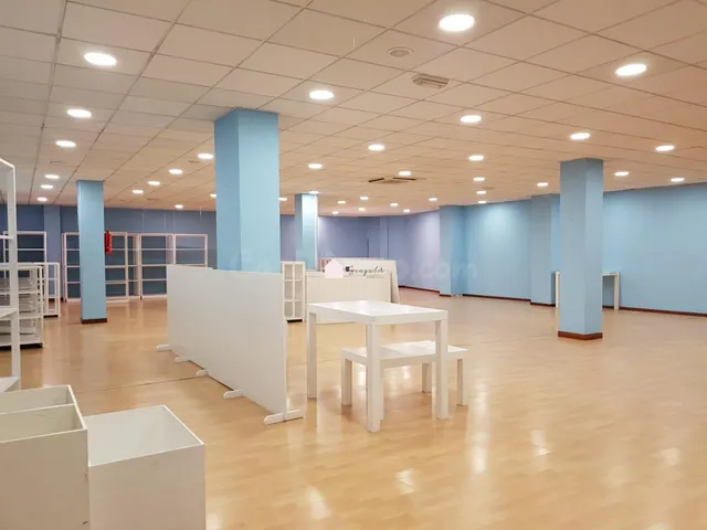 LOCAL COMERCIAL EN PONTEAREAS - foto 2