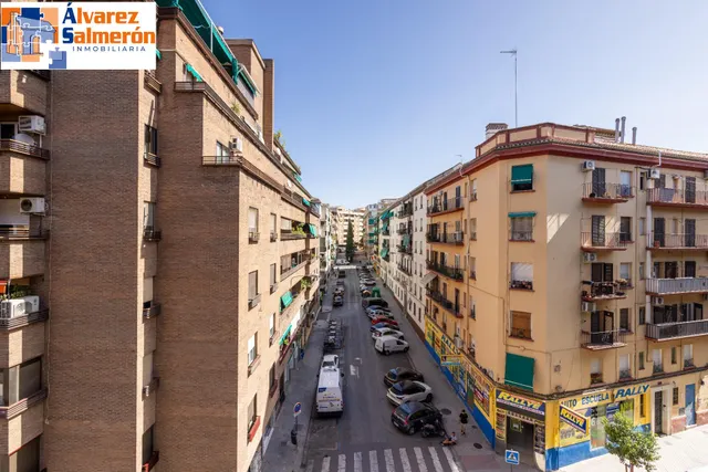 Piso para reformar junto a Plaza Einstein – 3 dormitorios y vistas despejadas — 30