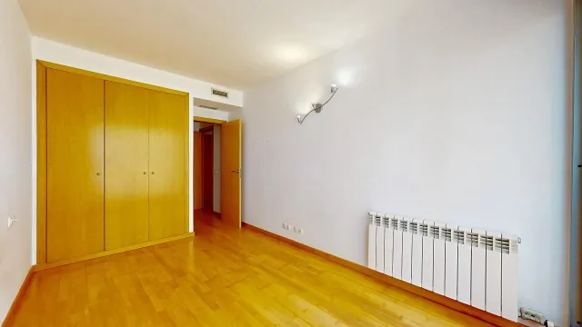 Poblenou: luz natural, dos amplias habitaciones y parking y trastero incluidos en el precio. — 12