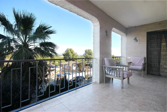 AMPLIO CHALET INDEPENDIENTE EN VENTA EN SIERRA PERENCHIZA