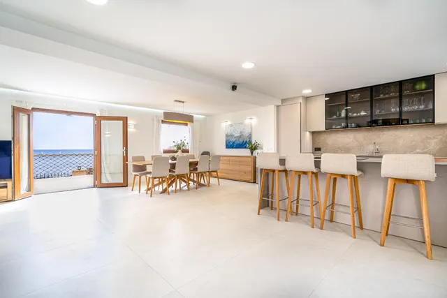 Casa con piscina en primera línea de mar en Cala Gamba — 7