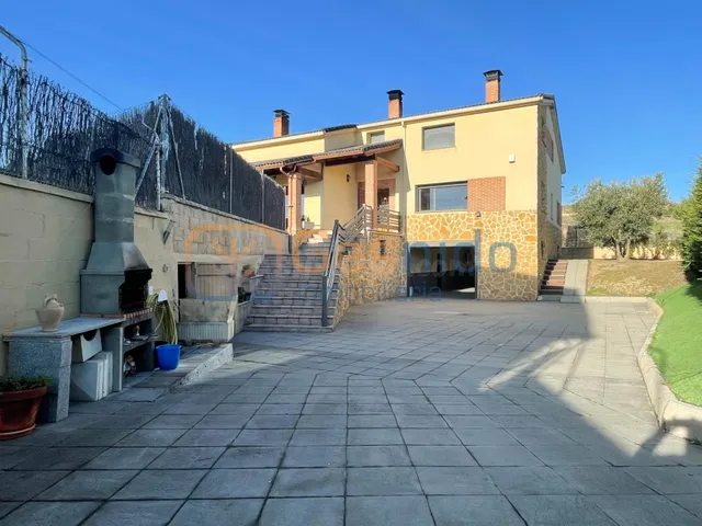 ESPECTACULAR CHALET INDIVIDUAL en el SOTILLO (Segovia) con P - foto 2