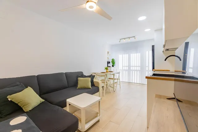 Apartamento reformado de un dormitorio en primera línea de playa en El Perellonet — 23