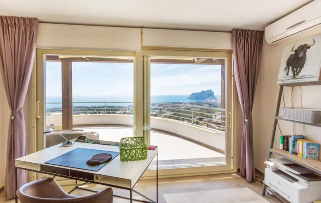 Villa Peñón. Villa con vistas panorámicas a la costa y orientación sur en venta en Benissa. — 7