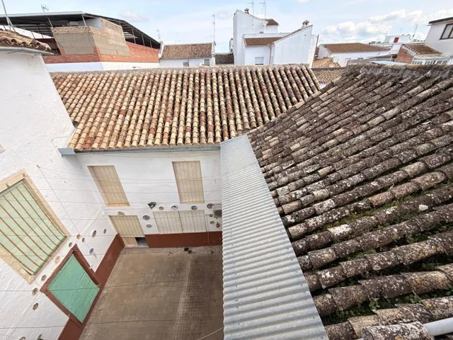 Casa señorial con gran fachada y patios en Benamejí (Córdoba