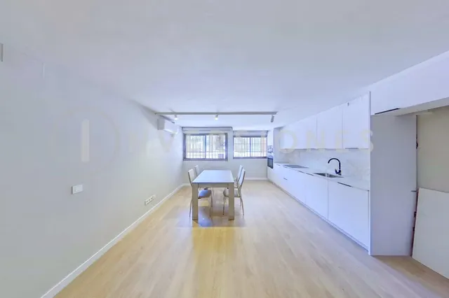 Oficina 3 habitaciones 140m² en venta - La Nova Esquerra de  - foto 2