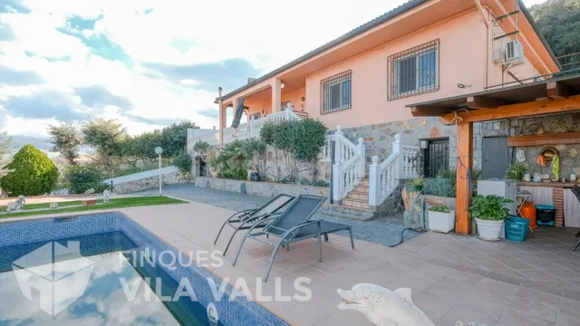 Casa 4 vientos con 2 garajes y piscina! - foto 2