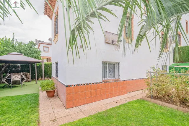 ¡AMPLIA CASA DE 4 DORMITORIOS, 3 BAÑOS Y CALEFACCIÓN CENTRAL