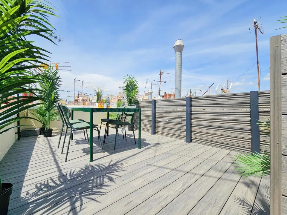 Atico con terraza privada en Calle de la Lluna (Ciutat Vella / El Raval)