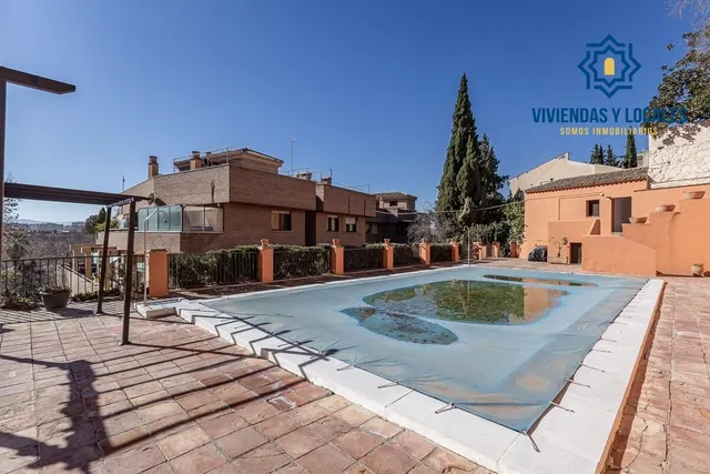 EXCLUSIVO PISO CON JARDÍN PRIVATIVO EN UNA DE LAS MEJORES URBANIZACIONES DE GRANADA — 46