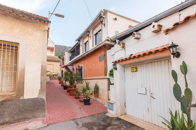 CASA CON GARAJE, TERRAZA Y MUCHO POTENCIAL EN LOS RAMOS - foto 2