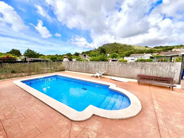 Casa o chalet independiente en venta en Calle Amadeu Vives — 34