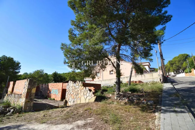 PARCELA MUY SOLEADA EN CANYELLES PUEBLO — 5