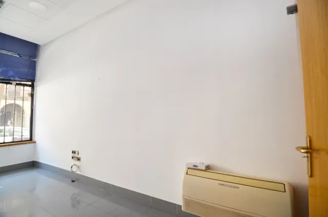 Urbis te ofrece un local en alquiler en zona Centro, Salamanca. — 26