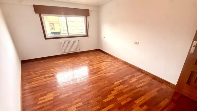 Piso de calidad en venta en el corazón de Maceda con Garaje. 140 m2 útiles. Entrar a vivir. — 50