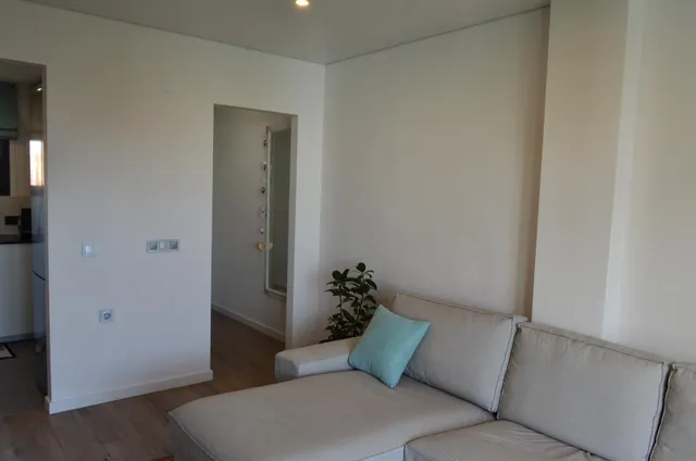Ático orientado al sur con vistas al mar y amplia terraza en el centro de Torrevieja — 13