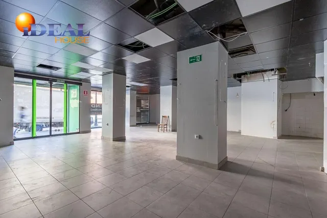 ¡Local en Acera del Darro frente al Corte Inglés! — 3