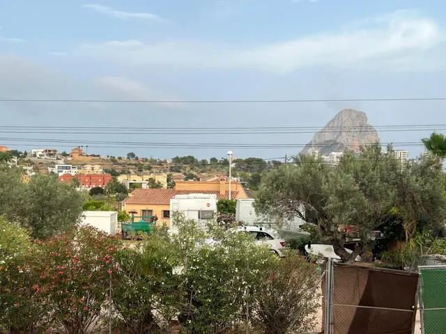 Se vende terreno cerca del pueblo en Calpe