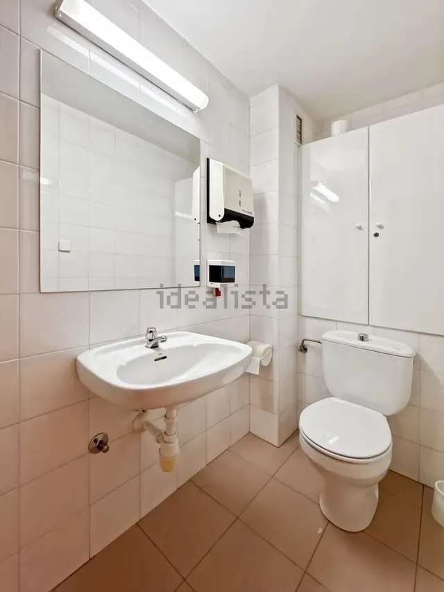 Venta de local en  A Coruña — 9