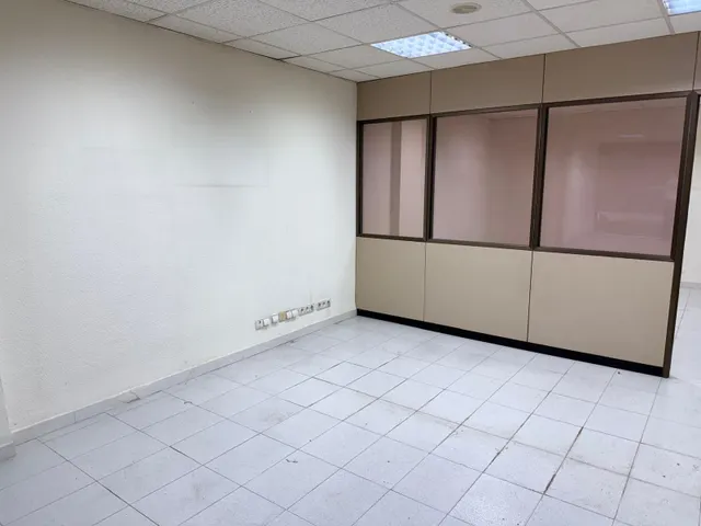 LOCAL COMERCIAL CON POSIBILIDAD DE CAMBIO DE USO — 5