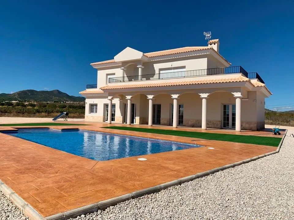 VILLAS DE OBRA NUEVA EN PINOSO