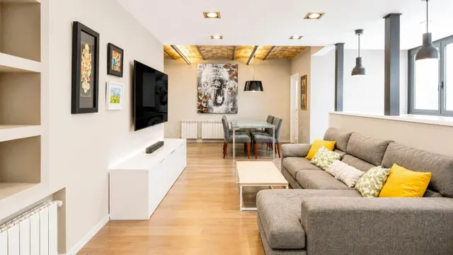 Inmobiliaria en Barcelona. Atico en Sant Antoni. - foto 3