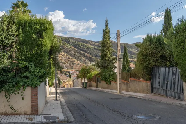 CHALET CON PISCINA Y JARDÍN A SOLO 10 MINUTOS DE GRANADA - foto 3