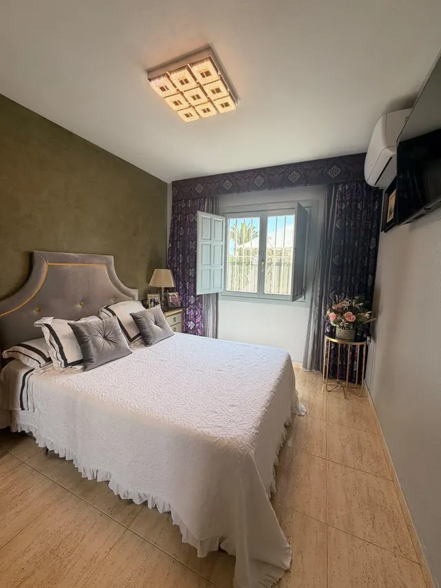 Elegante Chalet Reformado en Torre de la Horadada - €299,000 — 28