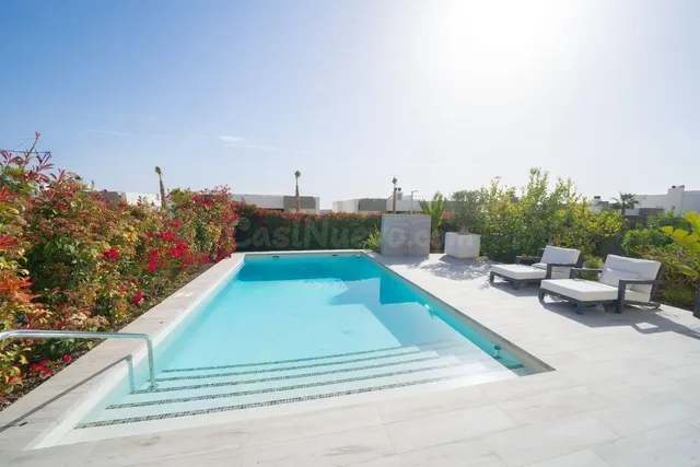 GRAN VILLA EN ALGORFA: 2 HAB, 3 BAÑOS - foto 2