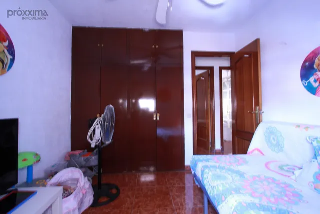 VIVIENDA AMPLIA, ASCENSOR Y TERRAZA INTEGRADA EN EL SALÓN — 12