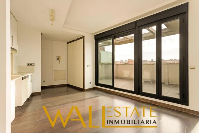 Precioso ático con terraza y vistas en Adelfas - foto 2
