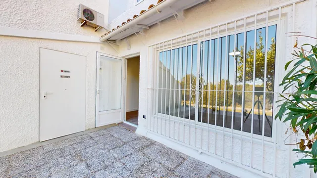 VEN A VIVIR EN FRENTE DEL CAMPO DE GOLF DE VILLAMARTIN — 18