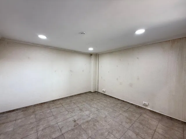 Nave Industrial en Alquiler de 330 m2 + 210 m2 de Patio | 540 m2 de Parcela — 12