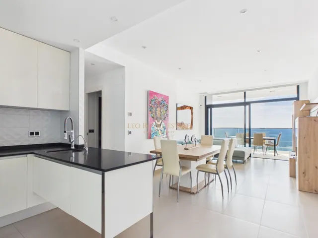 Apartamento moderno de 2 dormitorios en la planta 11 de Sunset Drive, Benidorm — 7